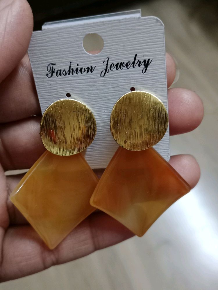 Beautiful Yellow & Golden Square Shape Earring