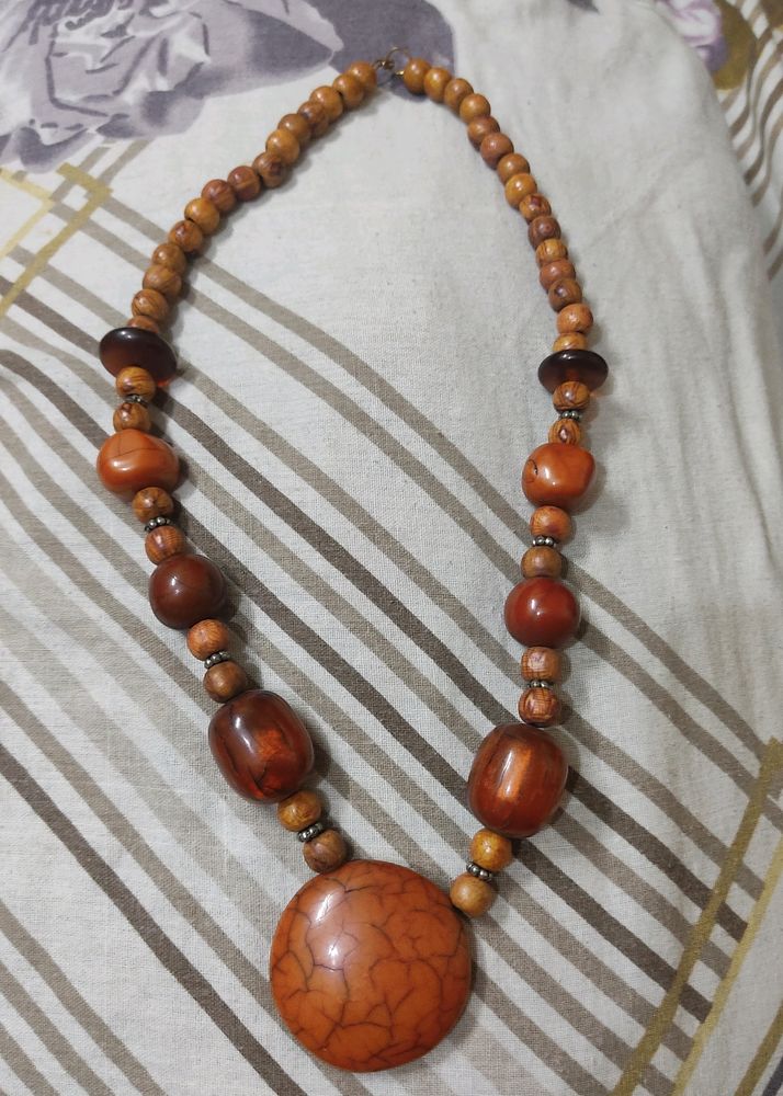 Beautiful Rasin And Wood Necklace