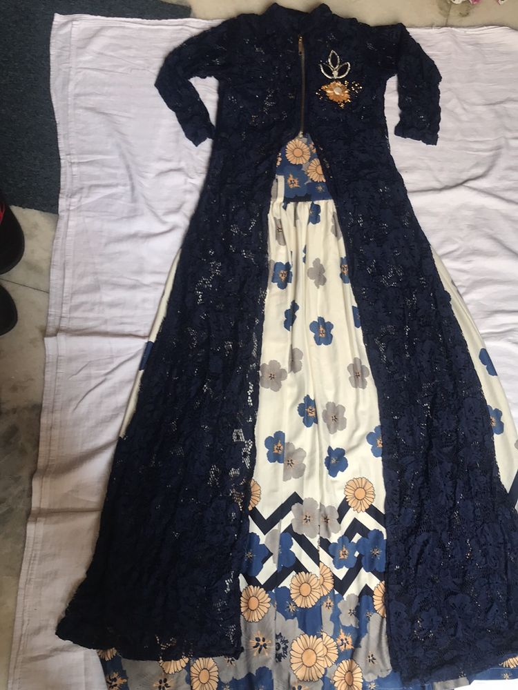 WESTERN GOWN WITH SHRUNG