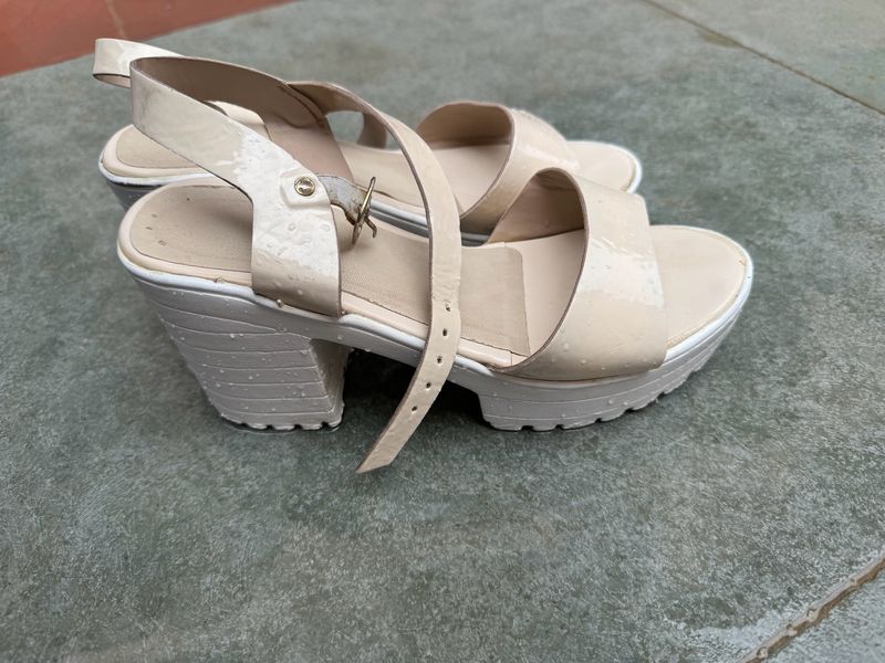 Wedge White In Colour