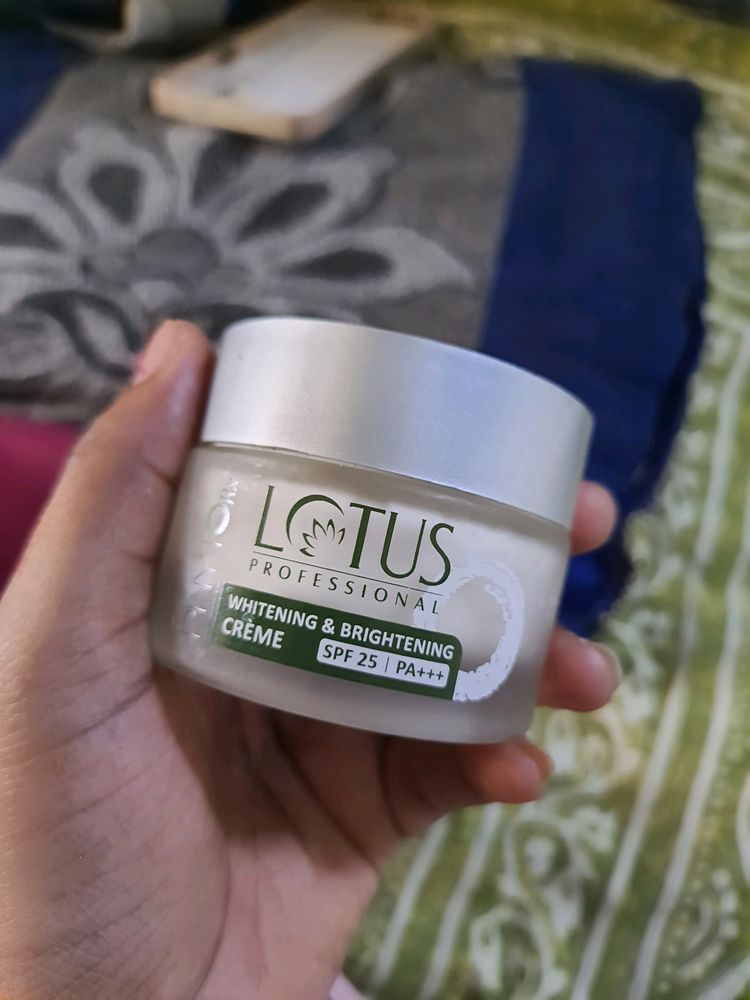 Lotus Profesional Brightning Cream