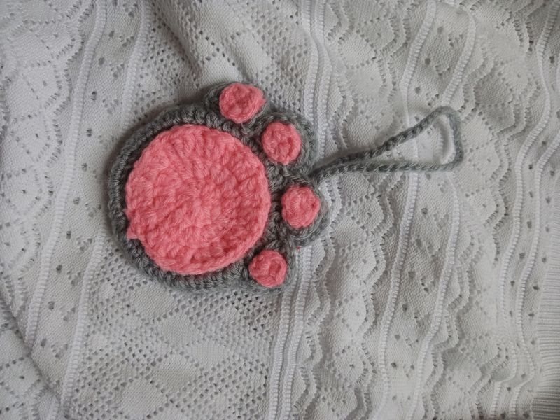 Crochet Cat Paw Hanging Pouch