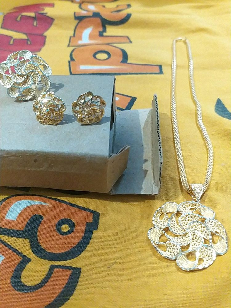 Jewellery Set.