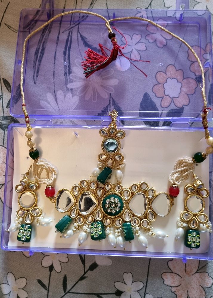 Jewellery Set With 2 Earings And 1 Maangtika