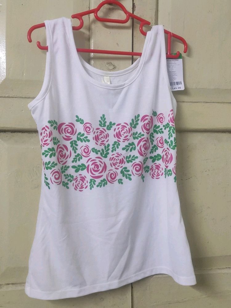 EB Ladies Wear Off White Tank top.                       ⭕CASH ONLY⭕