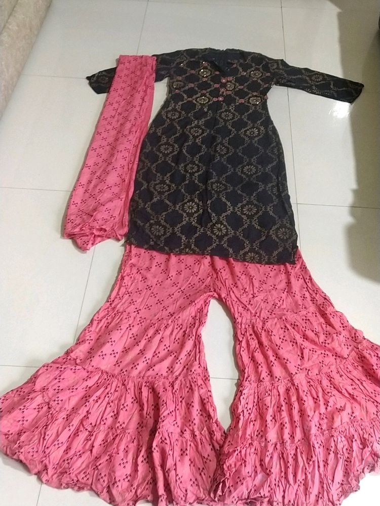 Very Beautiful Black Kurti With Pink Sharara