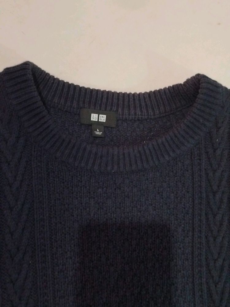 Uniqlo Mens Stylish Sweater.