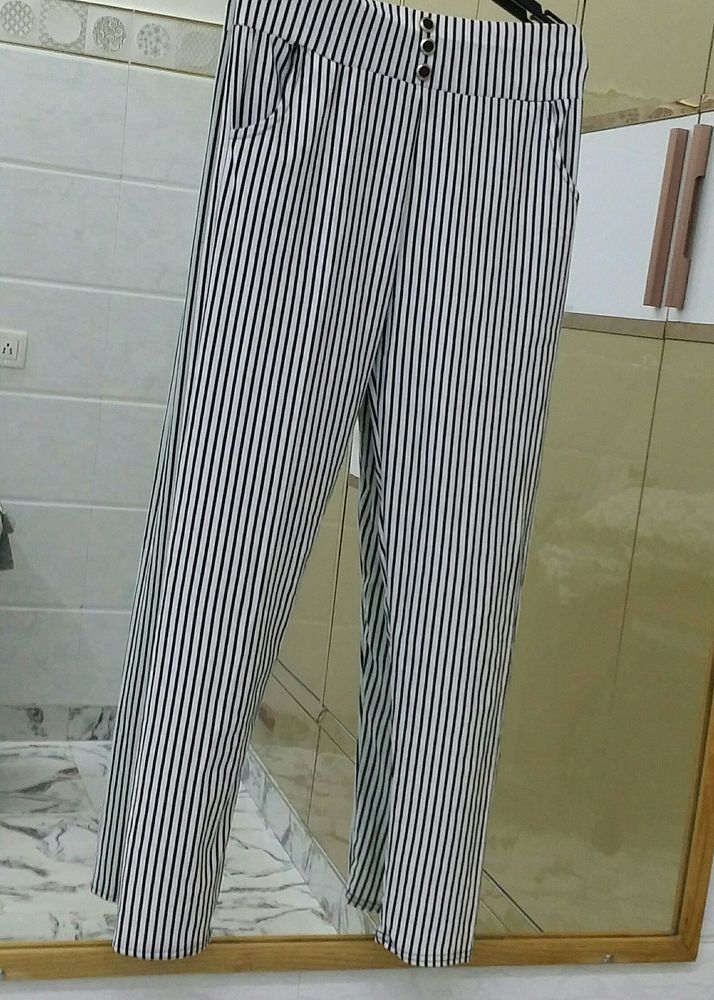 White Black Lining Pant😄