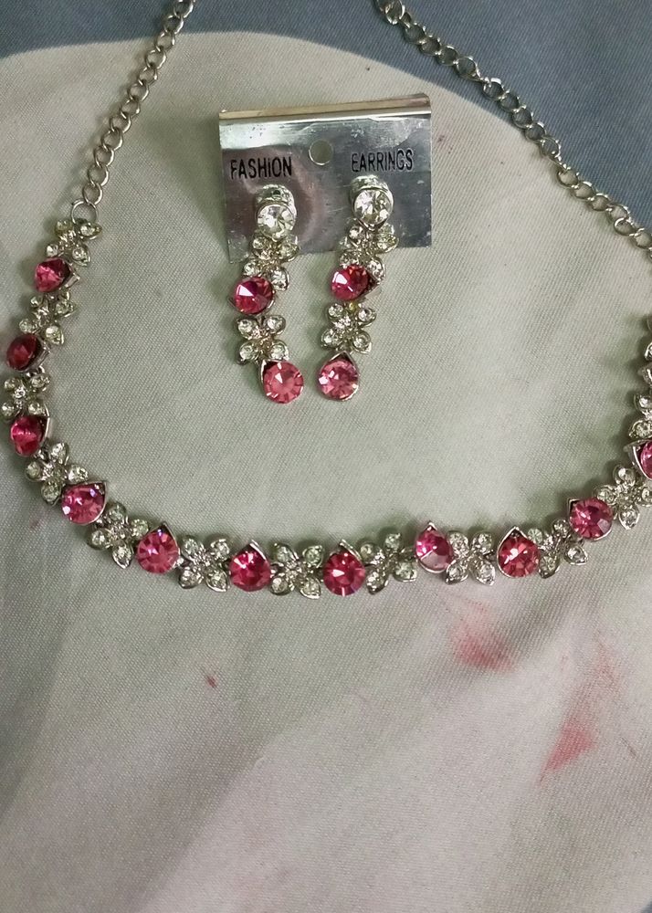 Beautiful Neckpiece With Ear Rings