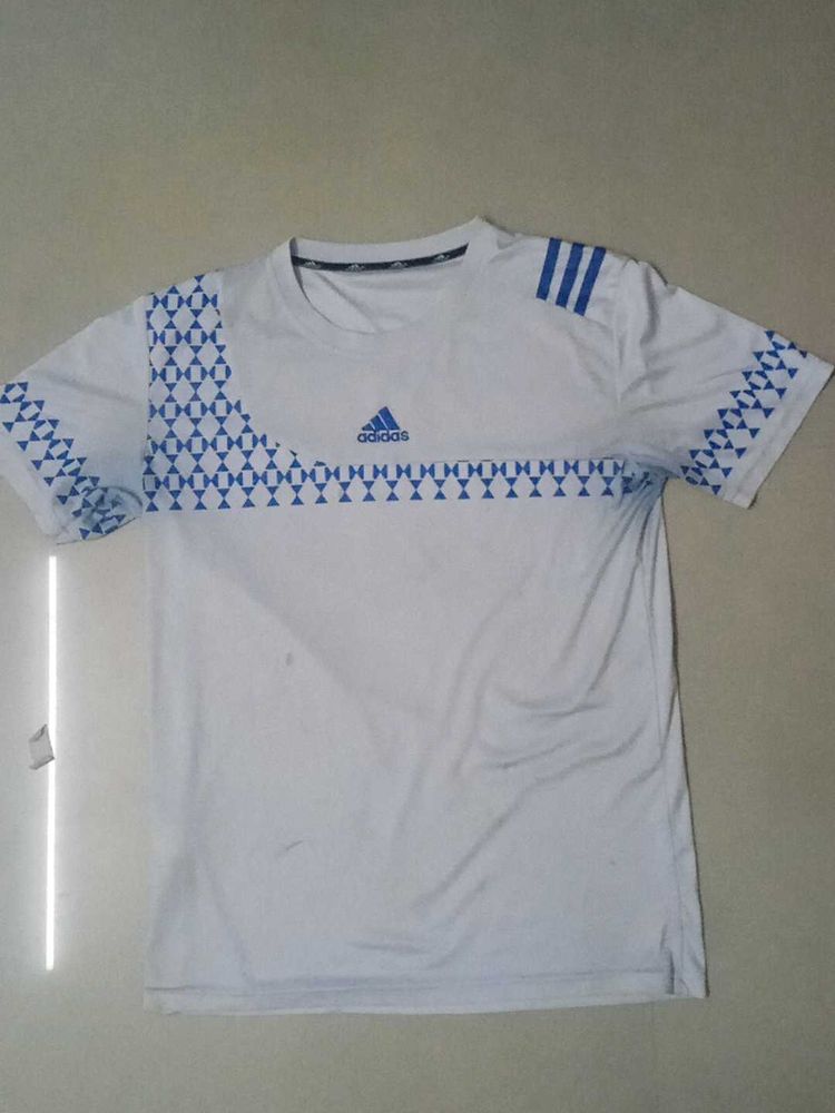 Adidas T-shirt