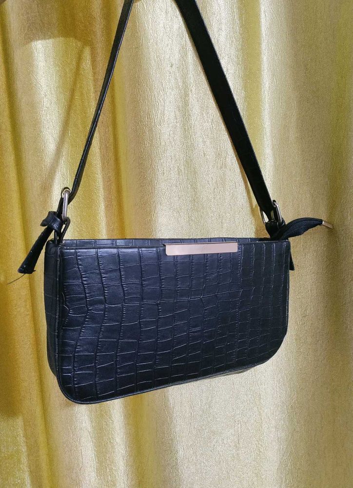 Black Fashionable handbag