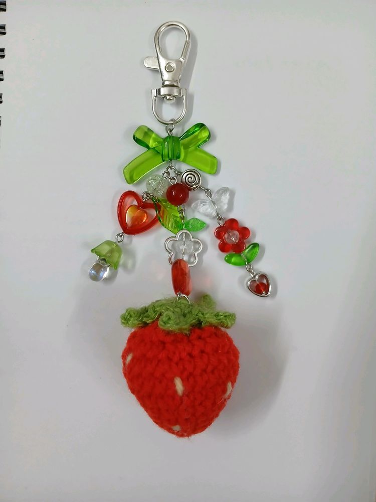 ₊˚⊹౨ handmade crochet strawberry keychain ৎ ₊˚⊹