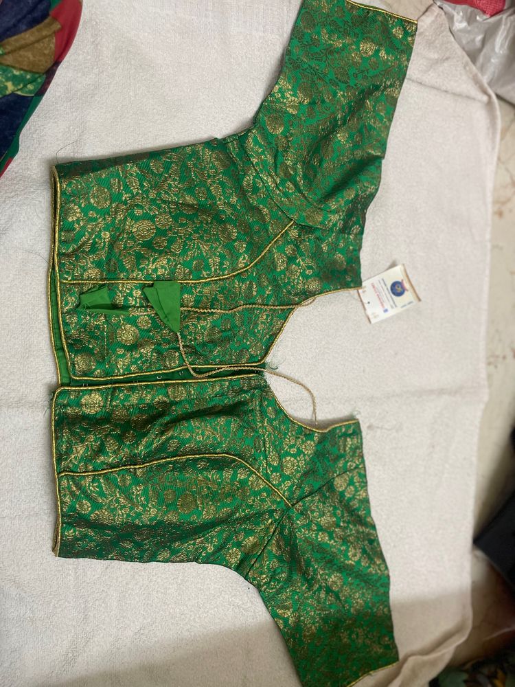 New Blouse Green Colour Embracing