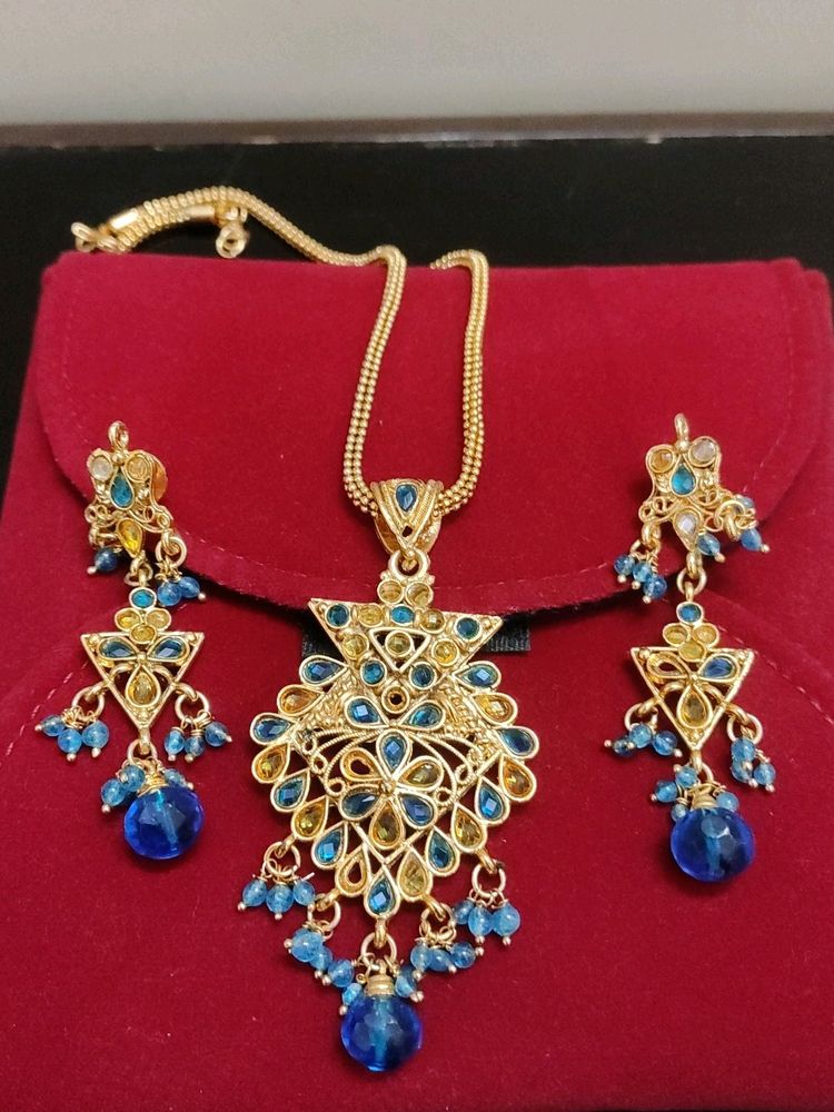 Golden-Blue Pendant Set