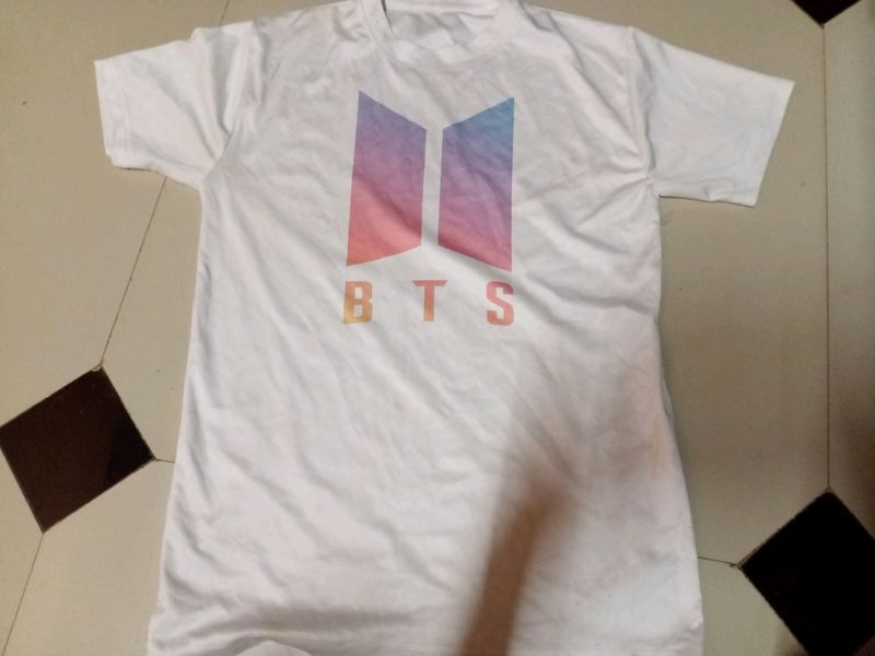 BTS Logo T-shirt