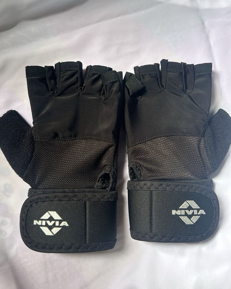 Nivia Enduro Gym Gloves with Wrist Support