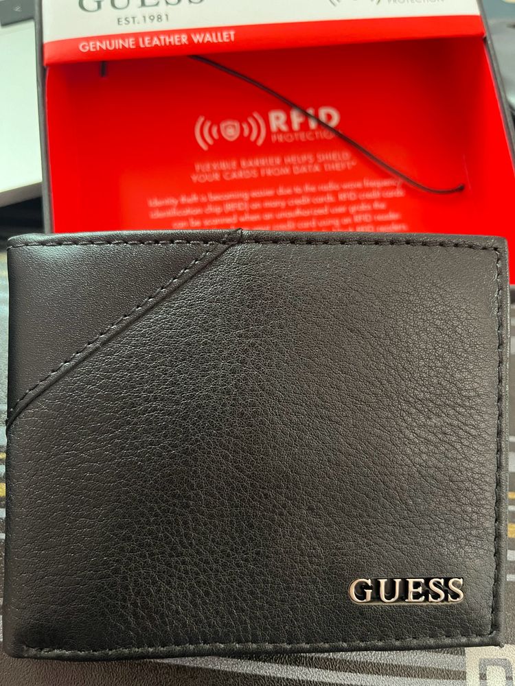 Guess Black Leather Men's Wallet (31GU22X003)