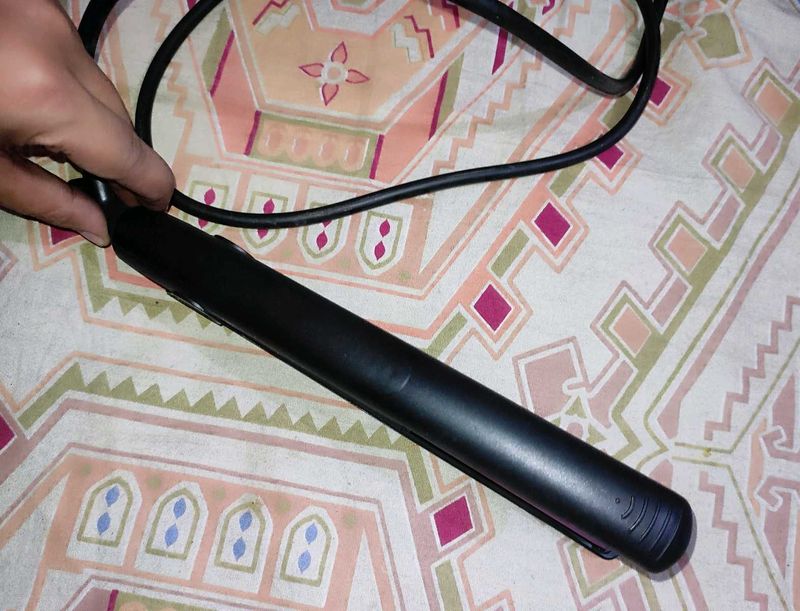 Philips Selfie Straightener( Negotiable)