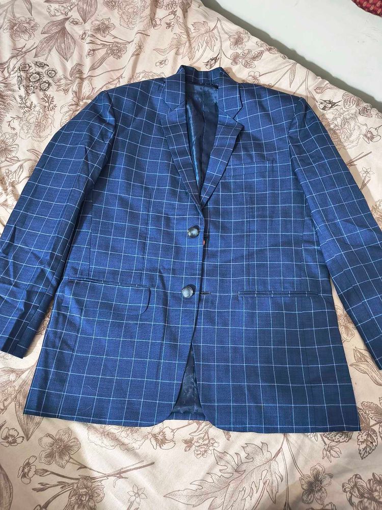 Men 3pc Coat Suit Size ( M , L XL)