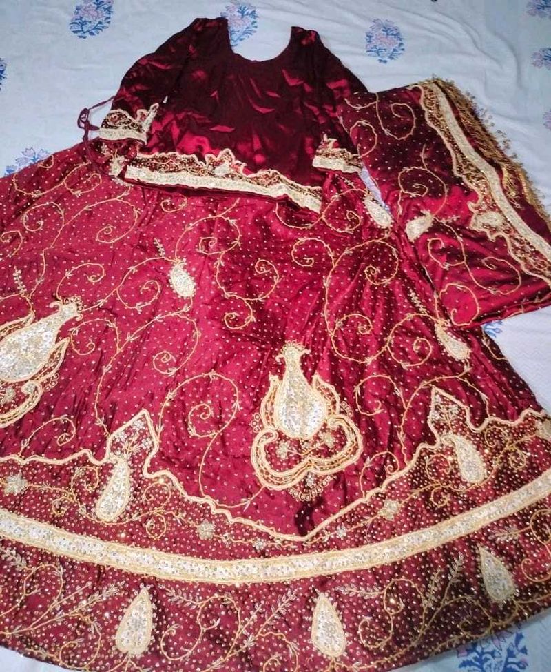 Maroon clr ka wedding  lahnga or chunni farkhabadi