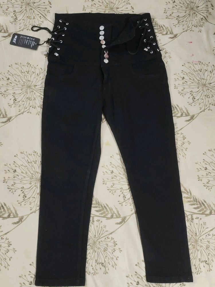 Stylish Stretchable Skinny Jeans In Black Colour