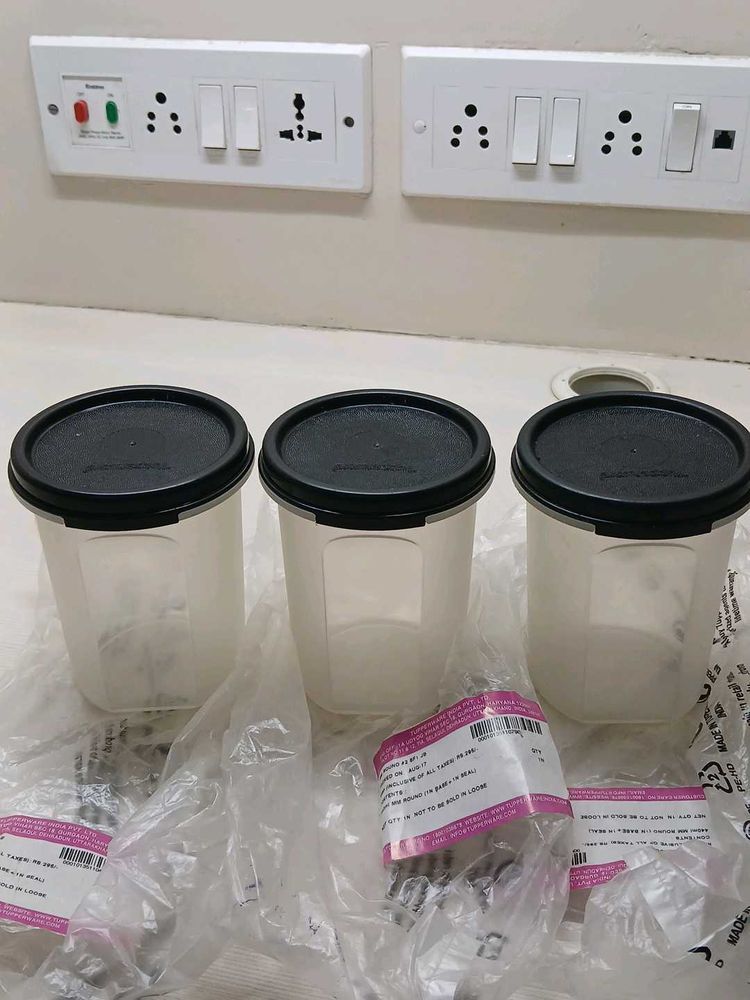 Set Of Tupperware MM Round