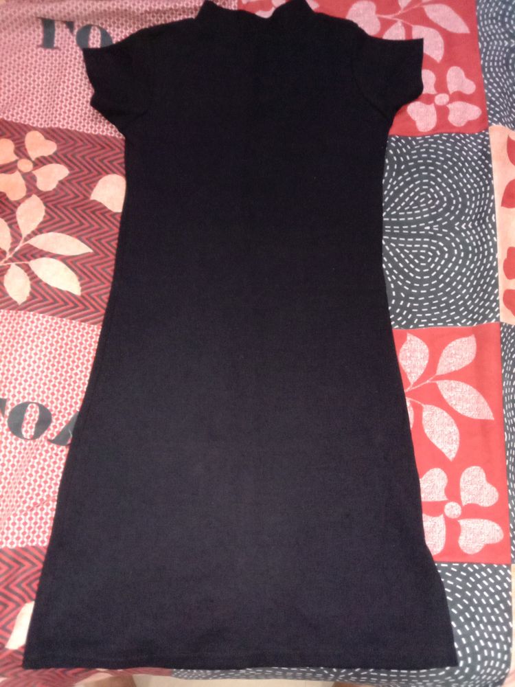 Black bodycon dress