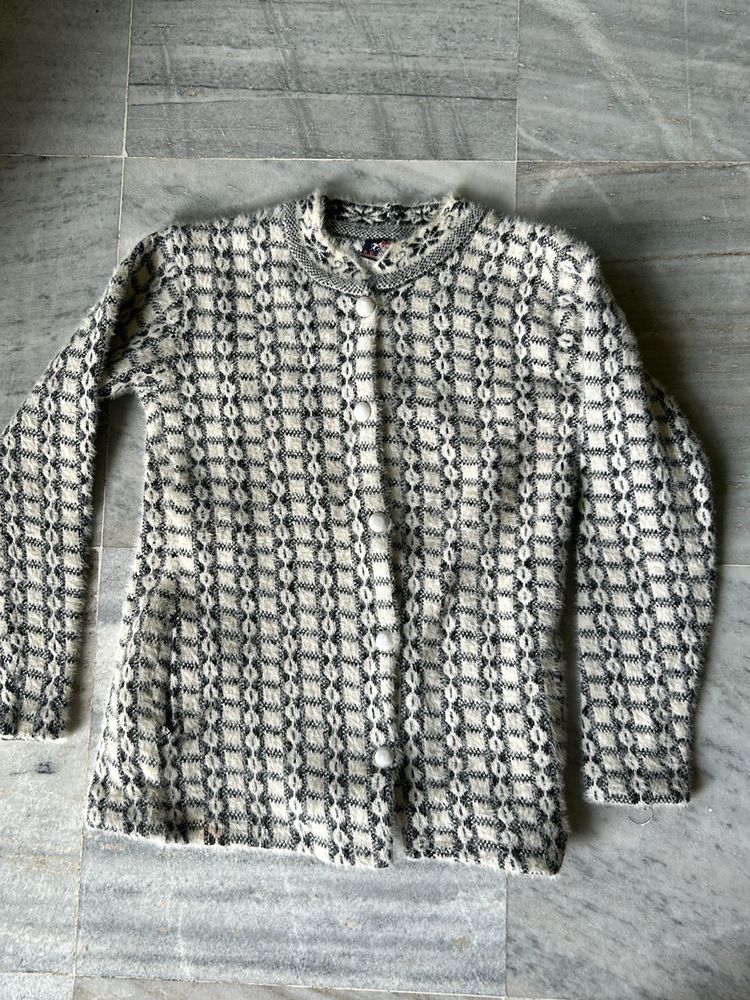 WOOLEN SWEATER