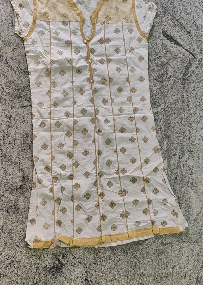 White Cotton Kurti. Size :S