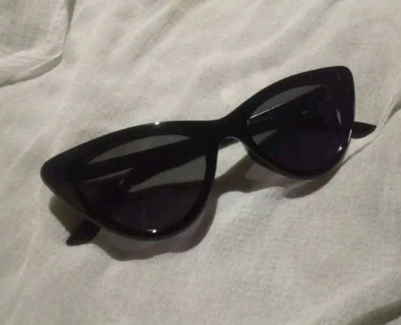 Women Black Plastic Rectangular Sunglasses