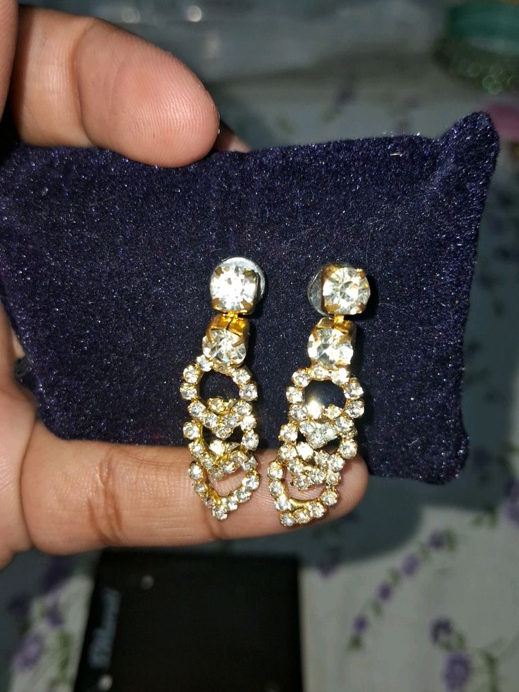 Gold shine earrings and