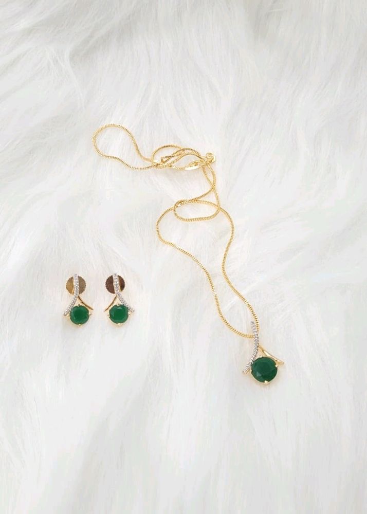 Green Emrald Pendant With Earrings And Chain