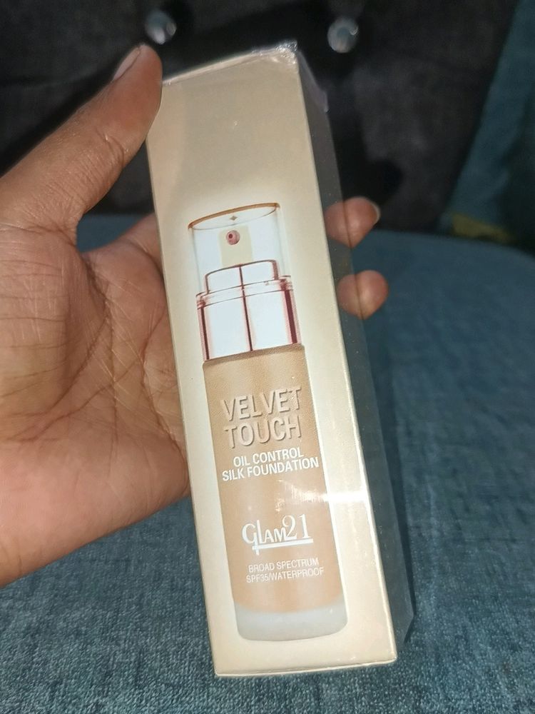 Glam21 Matte Oil Free Silk Foundation