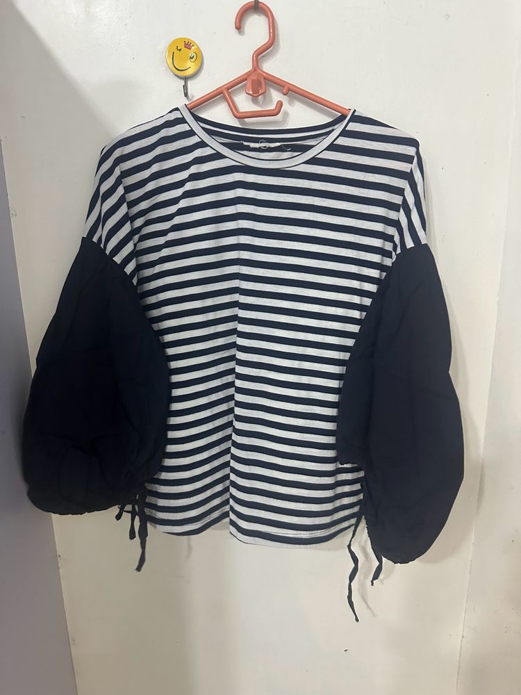 Women’s Top With Bell Sleeves