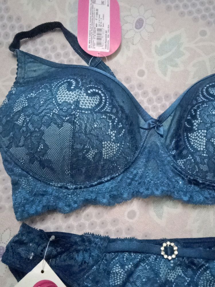 Enamore bra 36C..Peacock colour