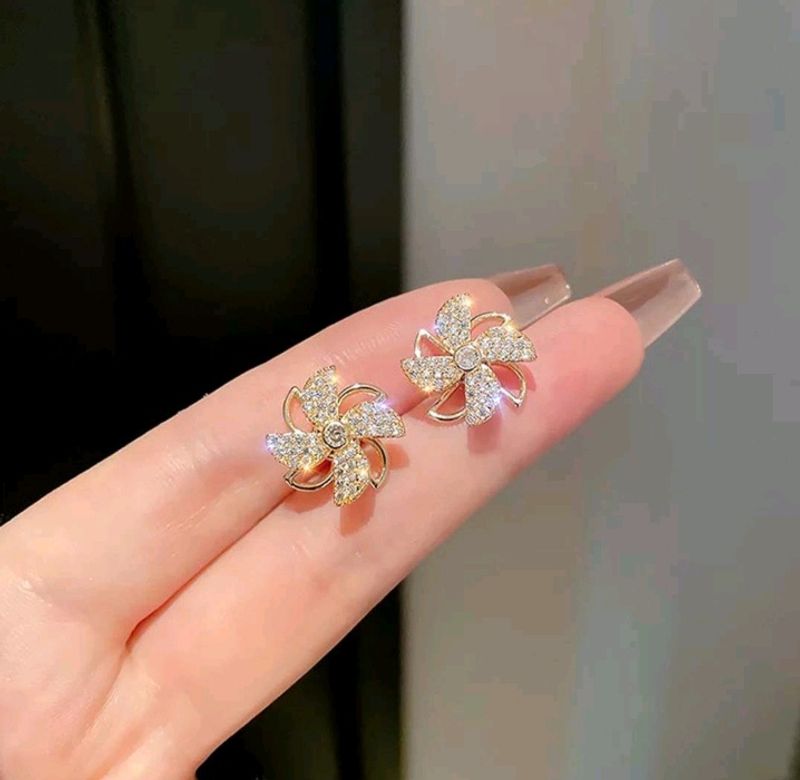 Trending Flower Artificial Diamond Earrings For Wo