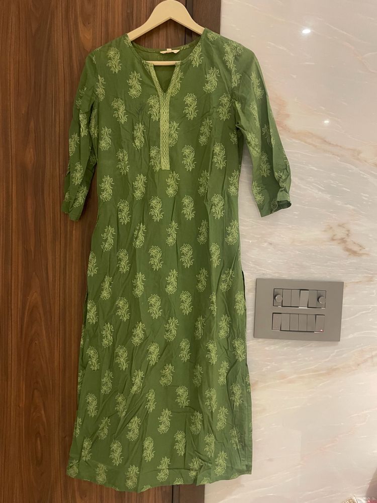 Svrnaa Green Printed Kurta In XS