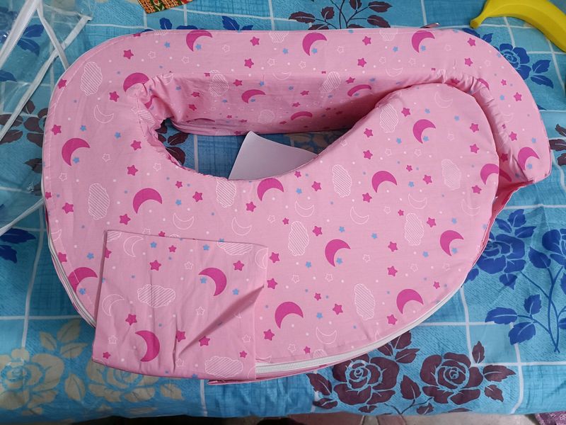 Babyhug Baby Feeding Pillow