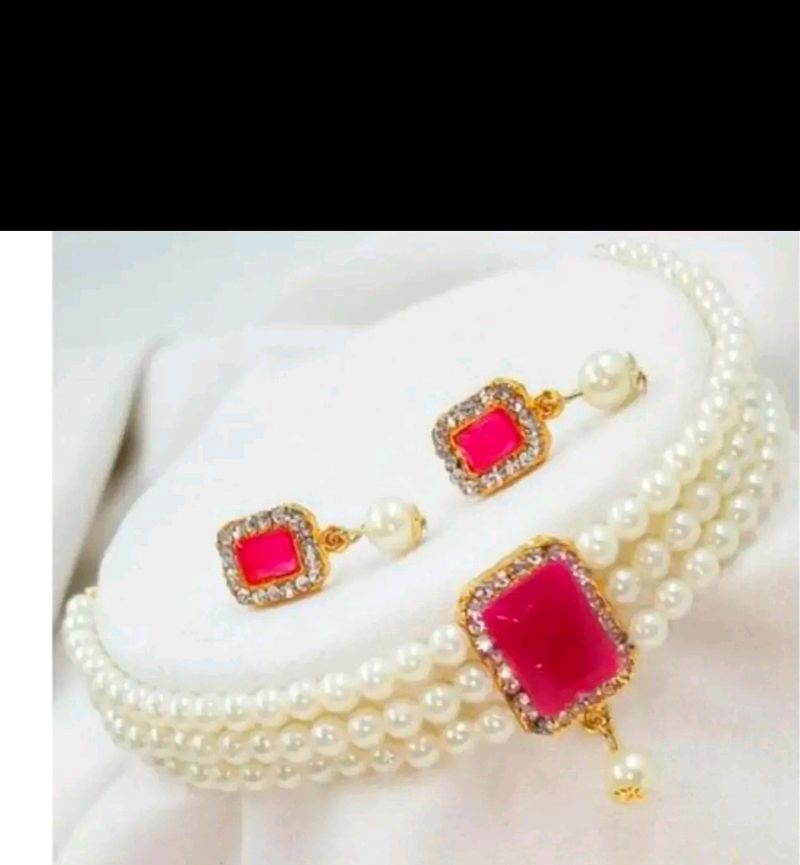 Women Stylish Necklace with Earrings Set