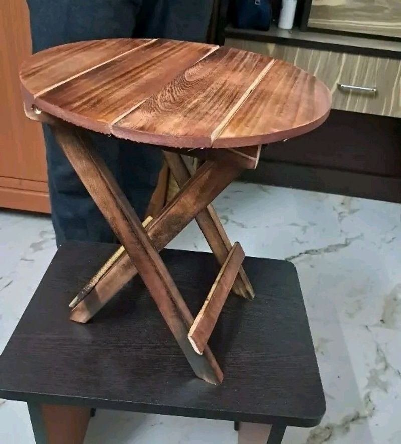 Small Foldable Wooden Table