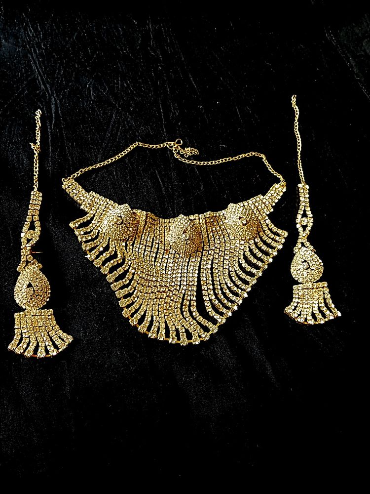 White Stones Golden Necklace Set..