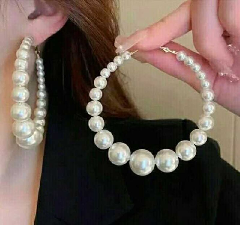 Brand New White Pearl Earrings* 💎👑💖🔥