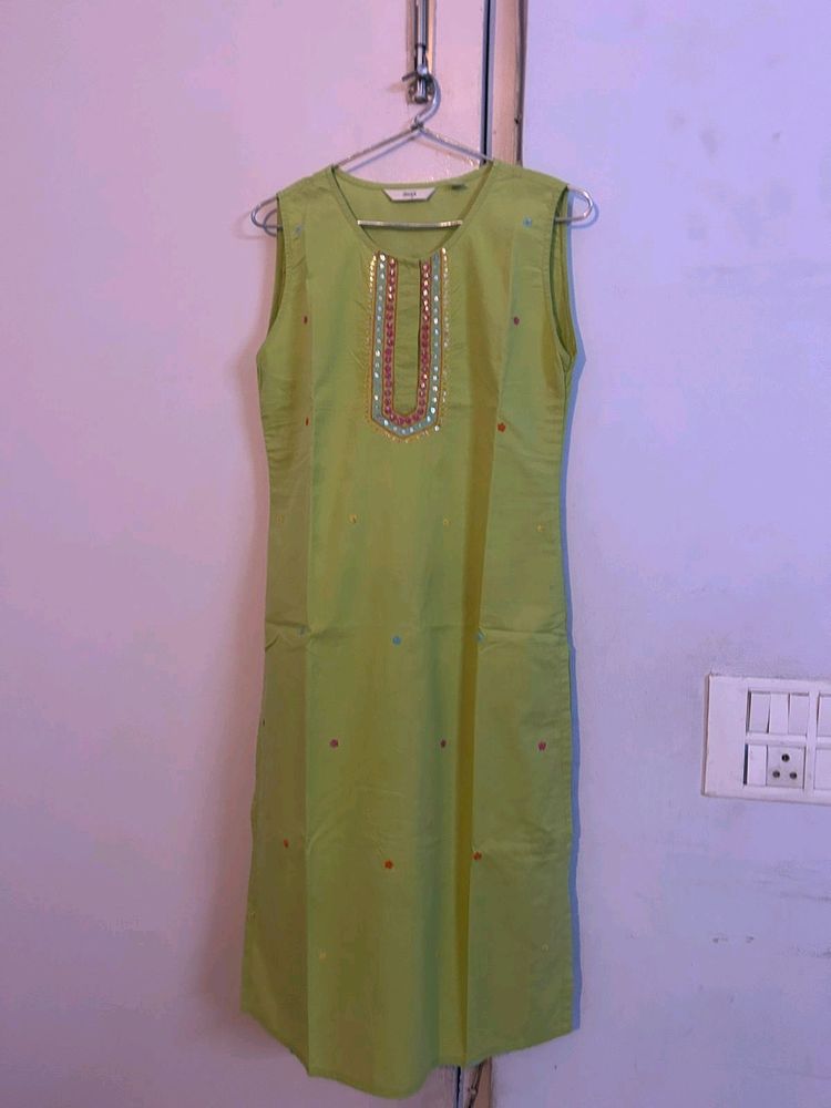 Green Kurti