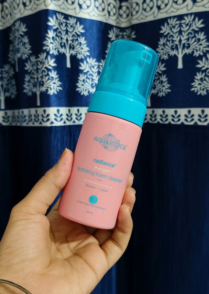 Aqualogica Radiance Foaming Facewash