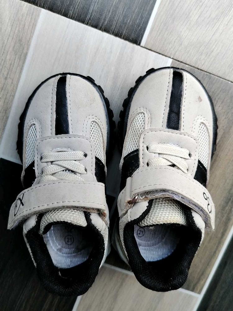 👟 Sports Shoes With Velcro Closure