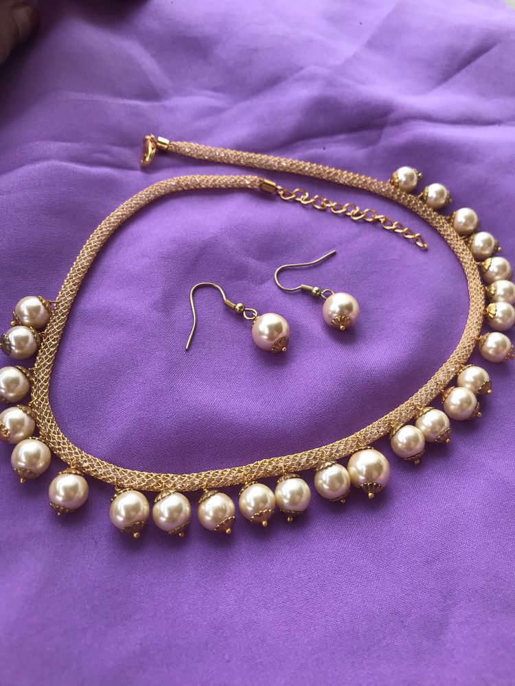 Pearl Neclace And Earrings Set