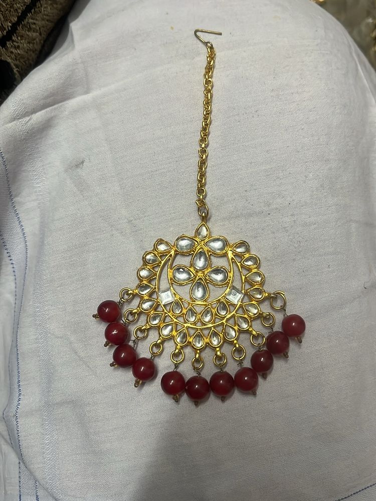 Kundan Maangtika With Red Pearls