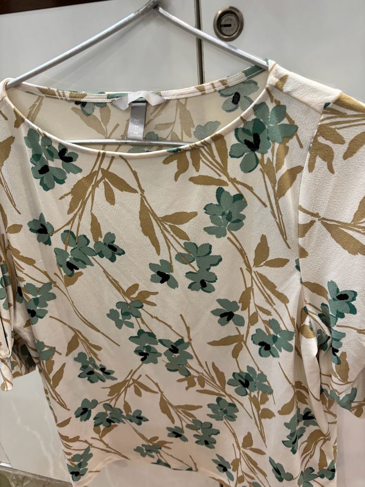 H&M Off White Floral Top