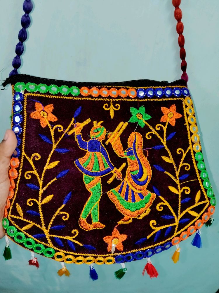 ETHNIC SLING BAG PERFECT FOR OUTGOING