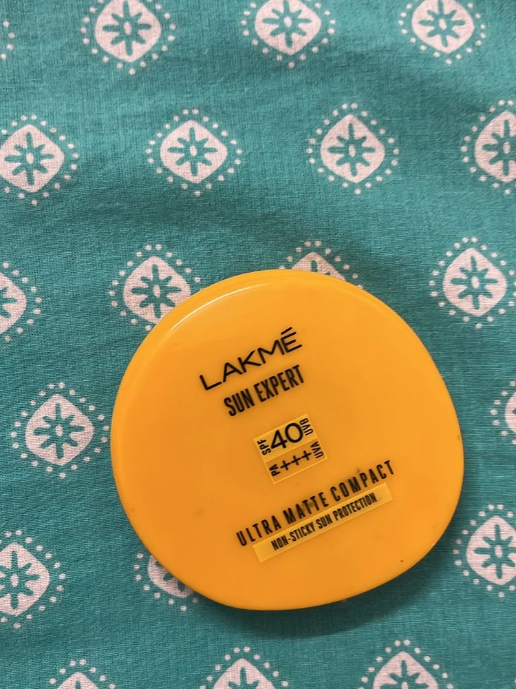 Lakme Sun Expert Compact